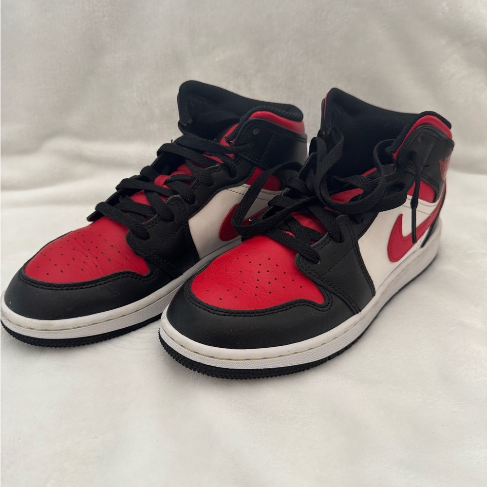 Nike air Jordan one Black and Red High-Top Sneakers⭐️